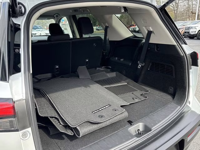 2026 Everest White Pearl Tricoat Nissan Pathfinder SV 4X4 SUV