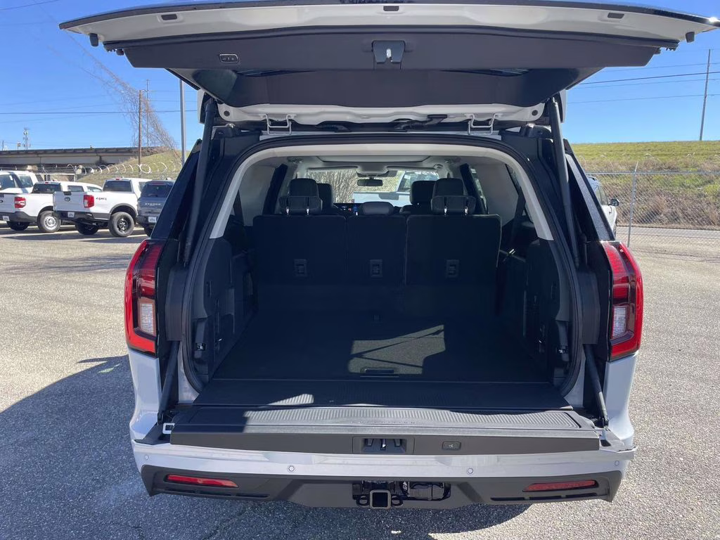 2026 Space Silver Metallic Ford Expedition Max Active RWD SUV