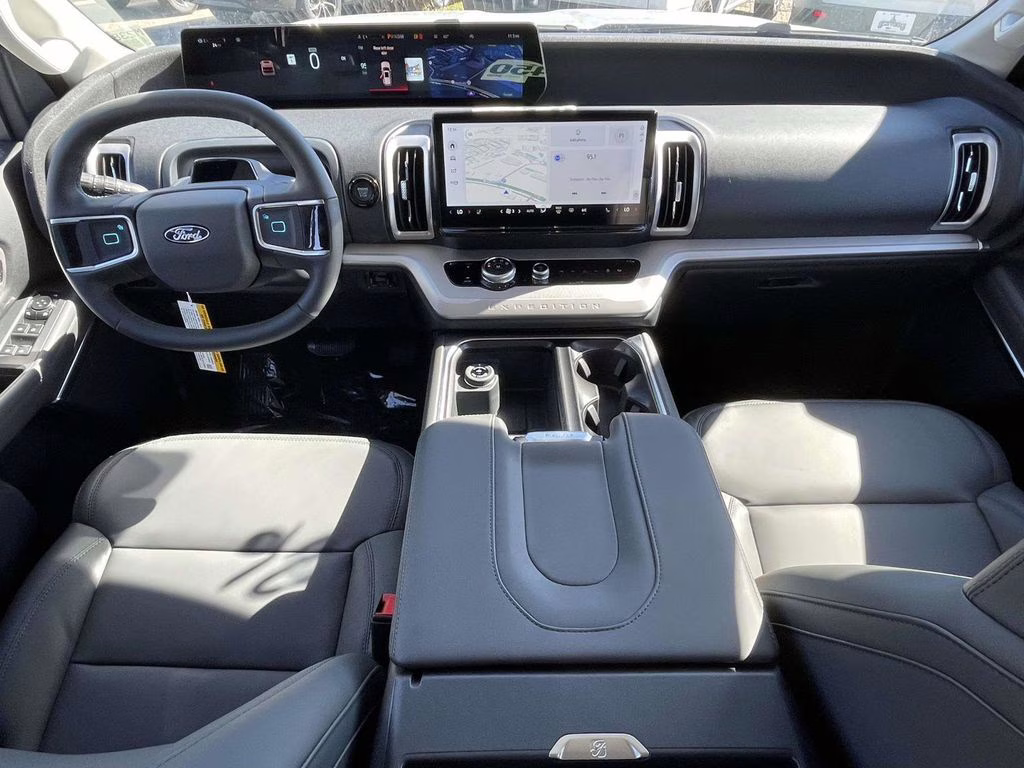 2026 Space Silver Metallic Ford Expedition Max Active RWD SUV