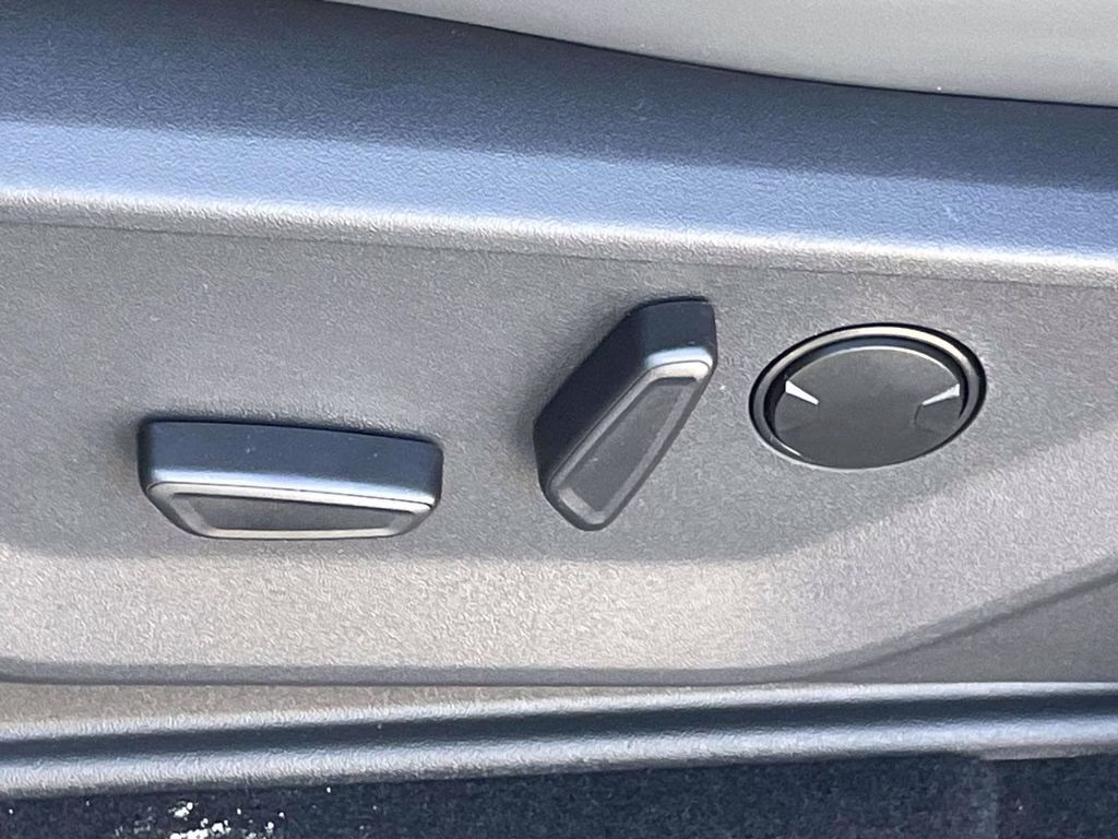 2026 Space Silver Metallic Ford Expedition Max Active RWD SUV