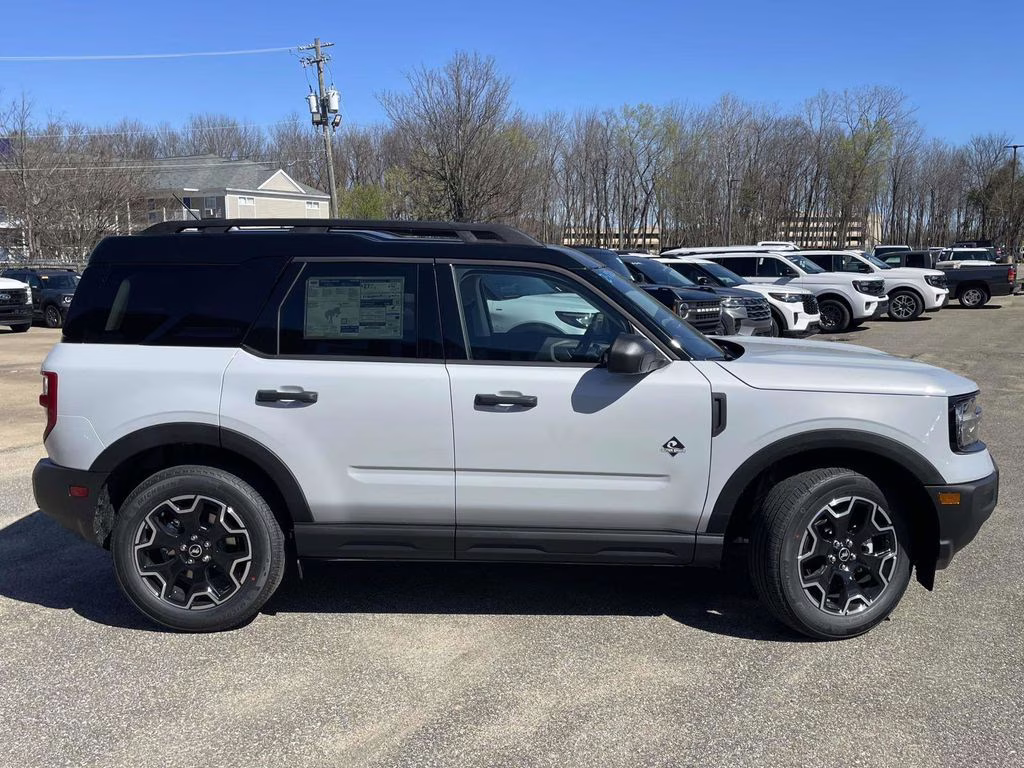 2026 Space White Metallic Ford Bronco Sport Outer Banks 4X4 SUV