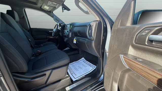 2020 Shadow Gray Metallic Chevrolet Silverado 1500 LT Trail Boss 4X4 Truck