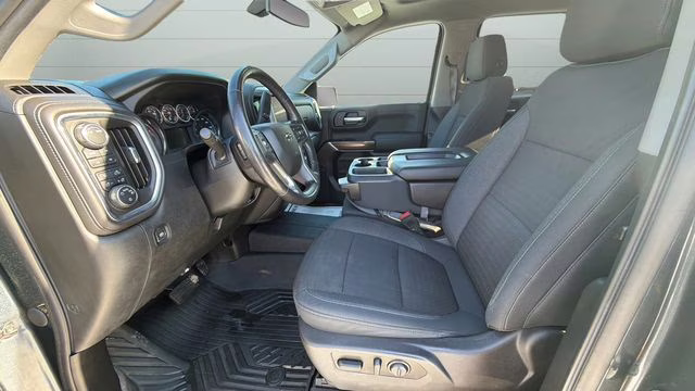 2020 Shadow Gray Metallic Chevrolet Silverado 1500 LT Trail Boss 4X4 Truck