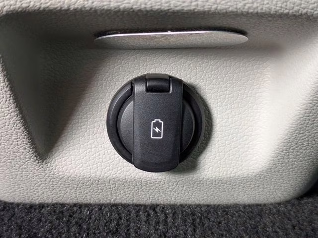 2023 Alta White Genesis G70 2.0T AWD Sedan