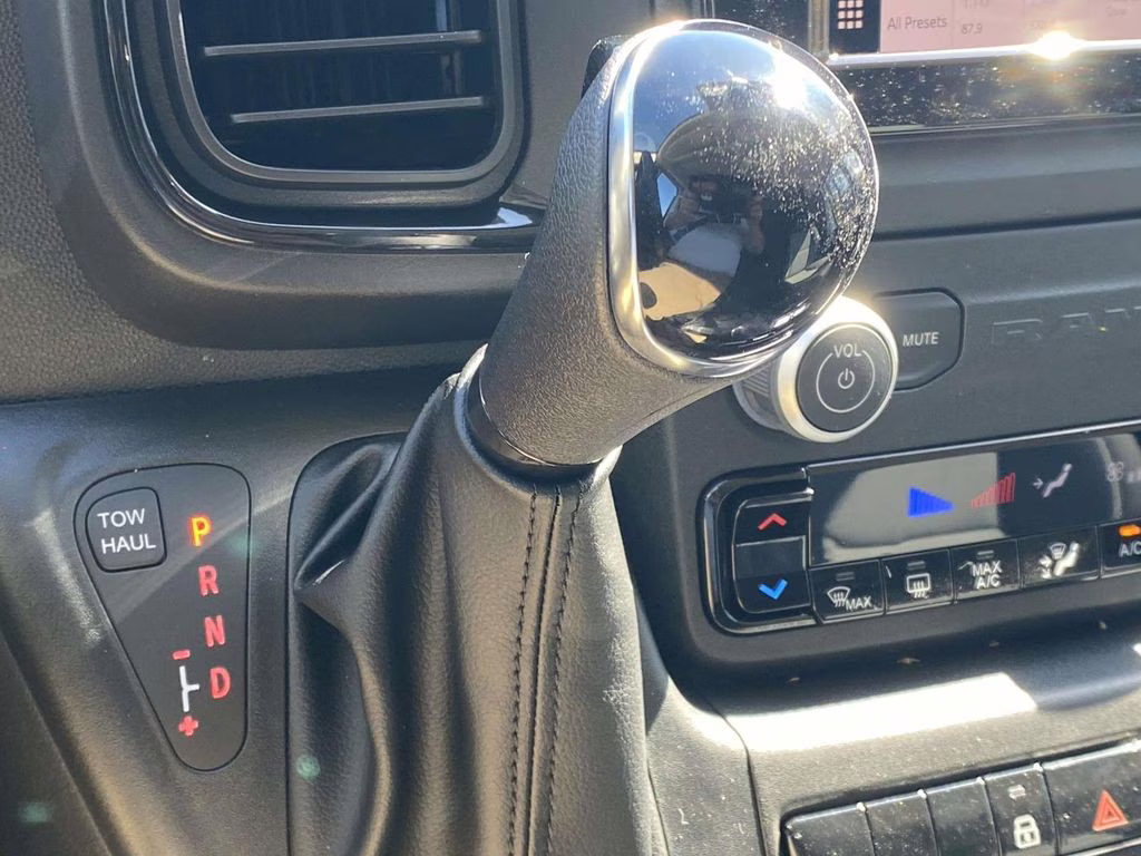 2026 Bright White Clearcoat Ram ProMaster 1500 Low Roof FWD Van