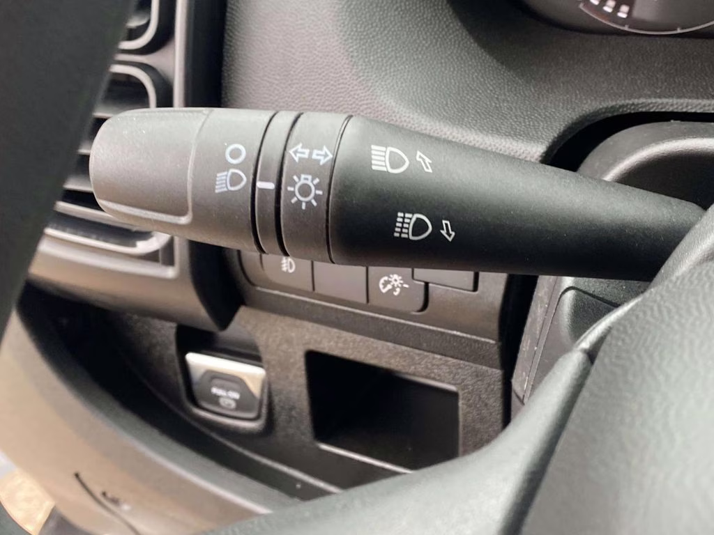 2026 Bright White Clearcoat Ram ProMaster 1500 Low Roof FWD Van