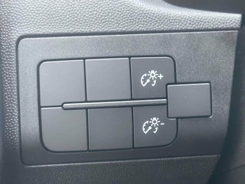 2026 Bright White Clearcoat Ram ProMaster 1500 Low Roof FWD Van