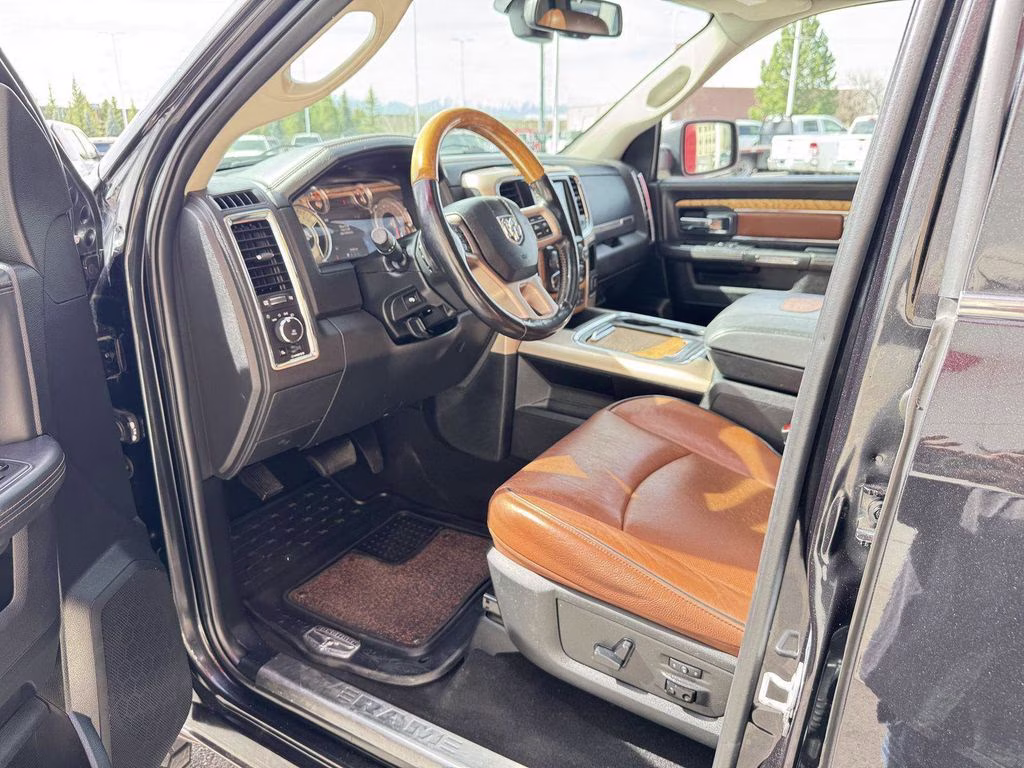 2018 Brilliant Black Crystal Pearlcoat Ram 1500 Laramie Longhorn 4X4 Truck