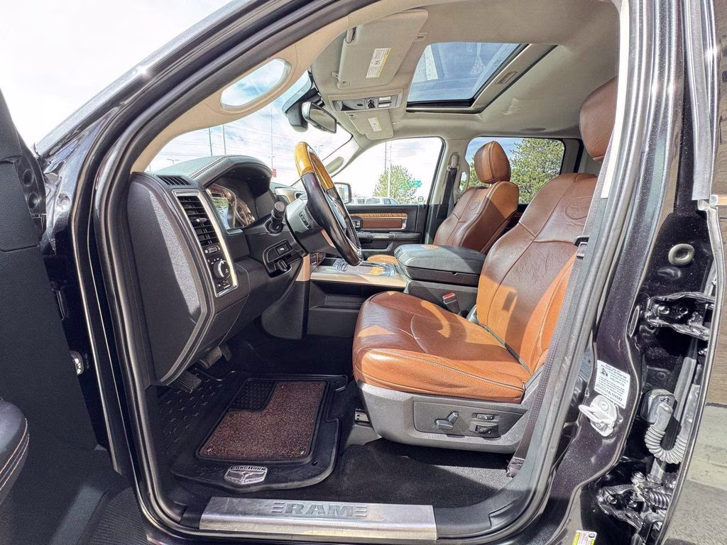 2018 Brilliant Black Crystal Pearlcoat Ram 1500 Laramie Longhorn 4X4 Truck
