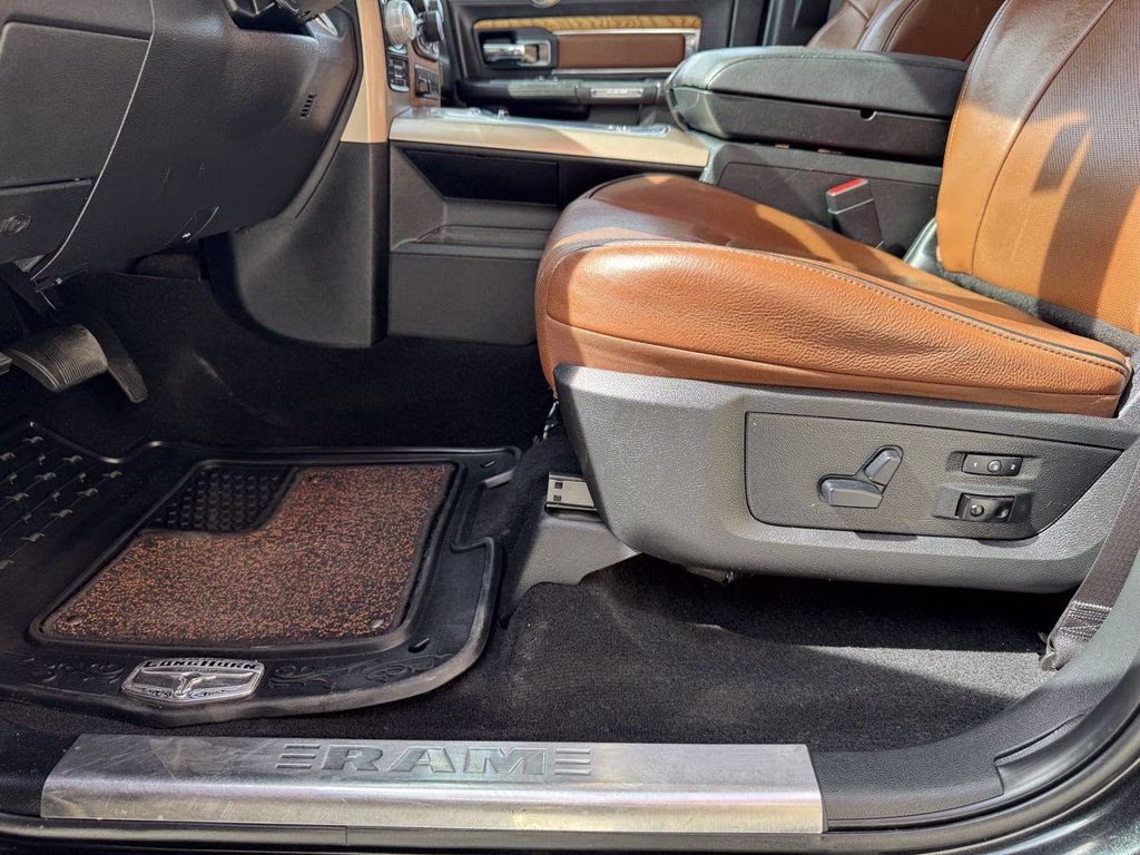 2018 Brilliant Black Crystal Pearlcoat Ram 1500 Laramie Longhorn 4X4 Truck