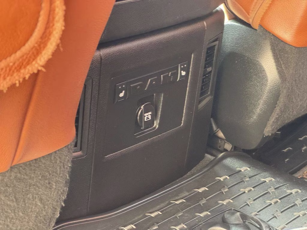 2018 Brilliant Black Crystal Pearlcoat Ram 1500 Laramie Longhorn 4X4 Truck