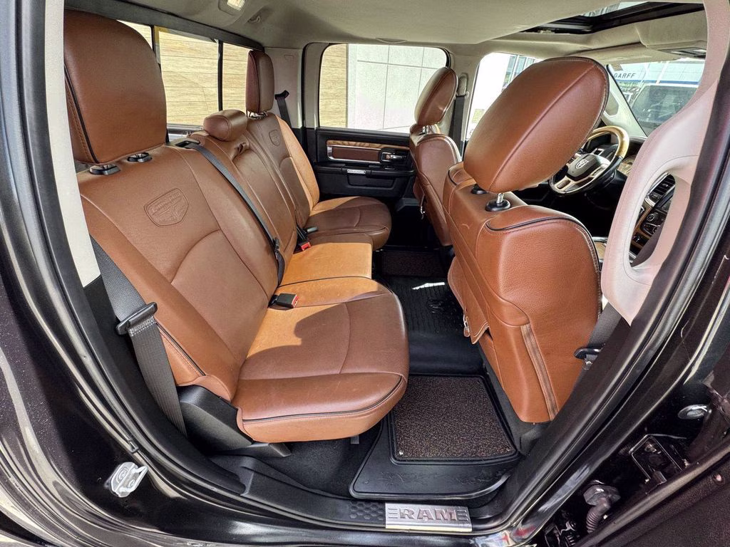 2018 Brilliant Black Crystal Pearlcoat Ram 1500 Laramie Longhorn 4X4 Truck
