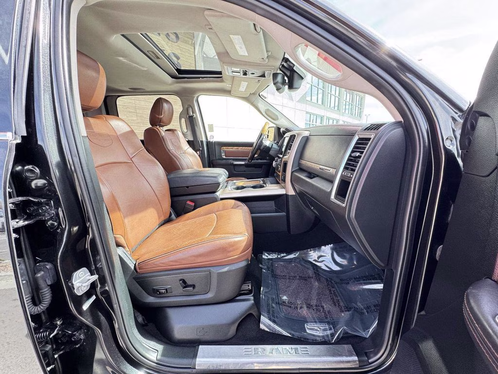 2018 Brilliant Black Crystal Pearlcoat Ram 1500 Laramie Longhorn 4X4 Truck
