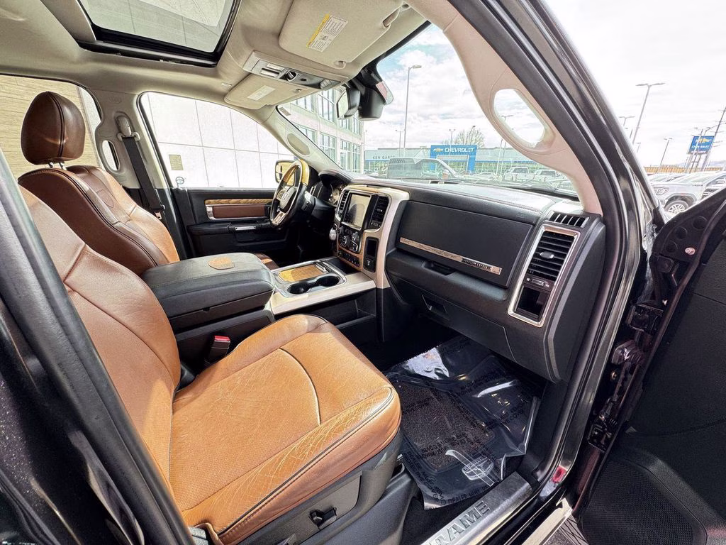 2018 Brilliant Black Crystal Pearlcoat Ram 1500 Laramie Longhorn 4X4 Truck
