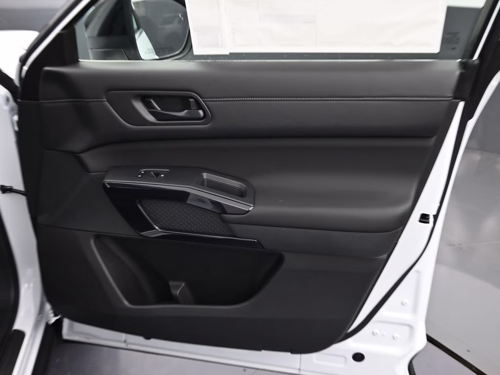 2026 Everest White Pearl Tricoat Nissan Pathfinder SV FWD SUV