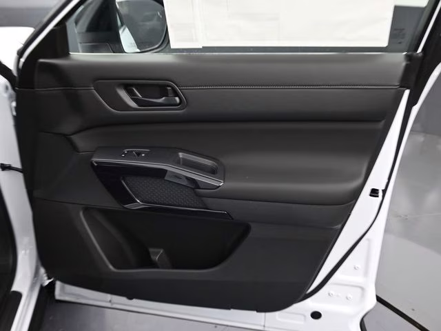 2026 Everest White Pearl Tricoat Nissan Pathfinder SV FWD SUV