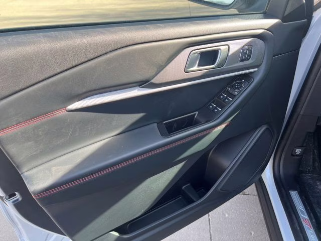 2026 Space White Metallic Ford Explorer ST-Line 4X4 SUV