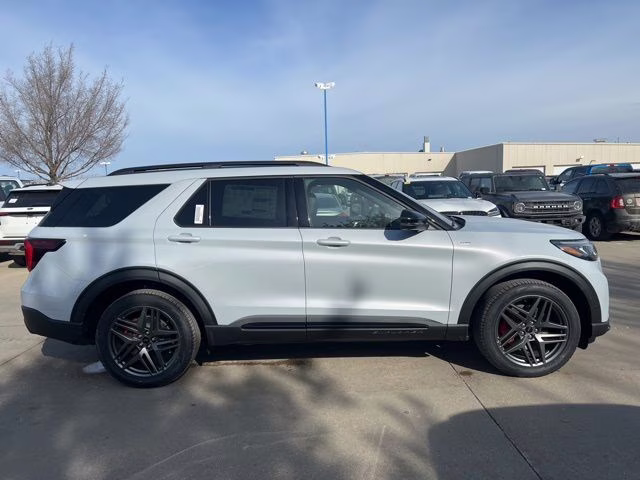 2026 Space White Metallic Ford Explorer ST-Line 4X4 SUV