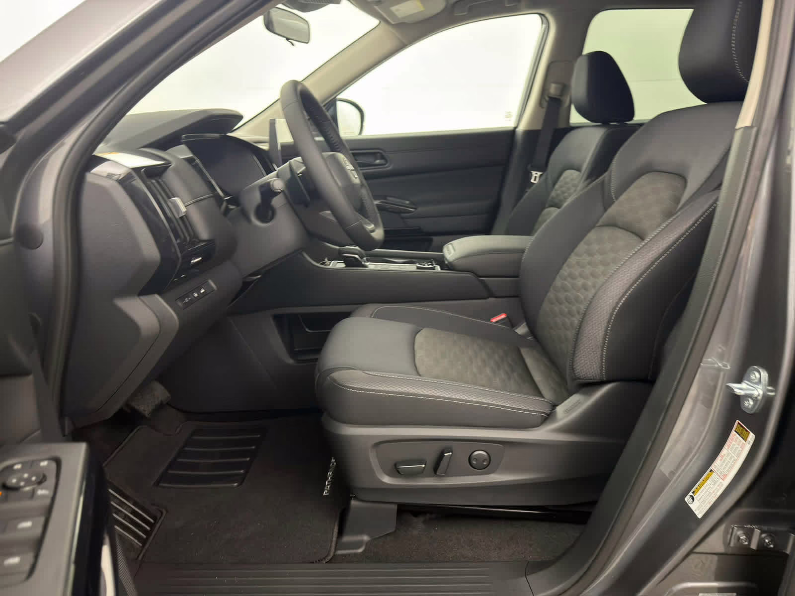 2026 KAD/GUN METALL Nissan Pathfinder SV 4X4 SUV