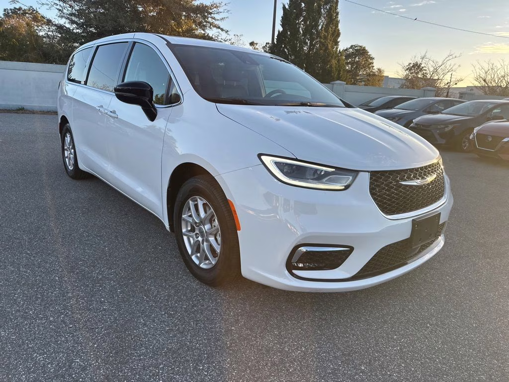 2025 Bright White Clearcoat Chrysler Pacifica Select FWD Van