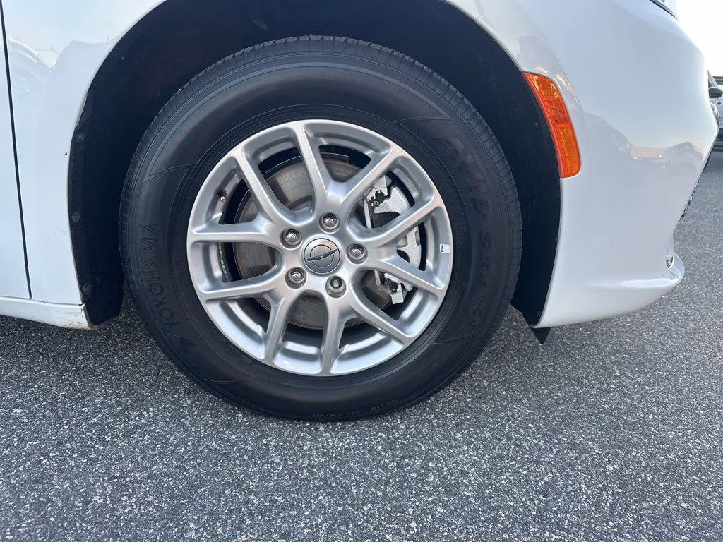 2025 Bright White Clearcoat Chrysler Pacifica Select FWD Van