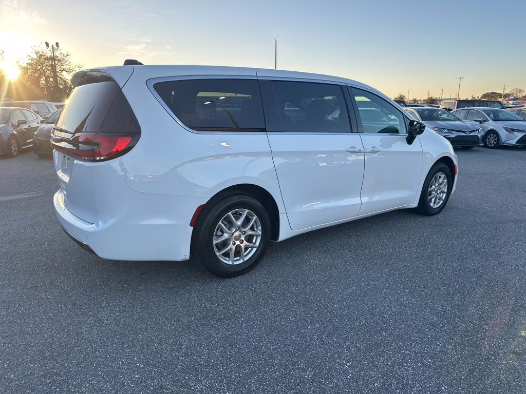2025 Bright White Clearcoat Chrysler Pacifica Select FWD Van
