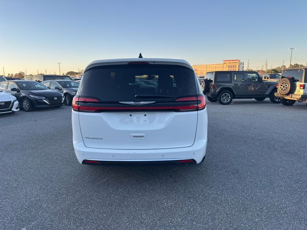 2025 Bright White Clearcoat Chrysler Pacifica Select FWD Van