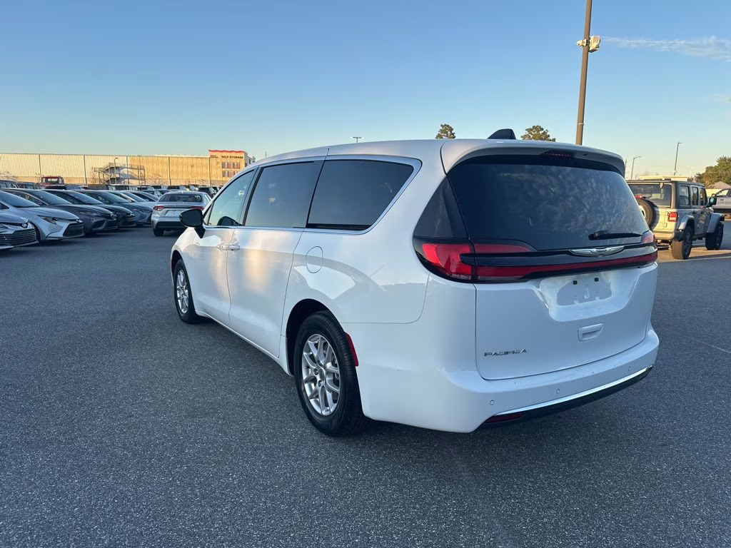 2025 Bright White Clearcoat Chrysler Pacifica Select FWD Van
