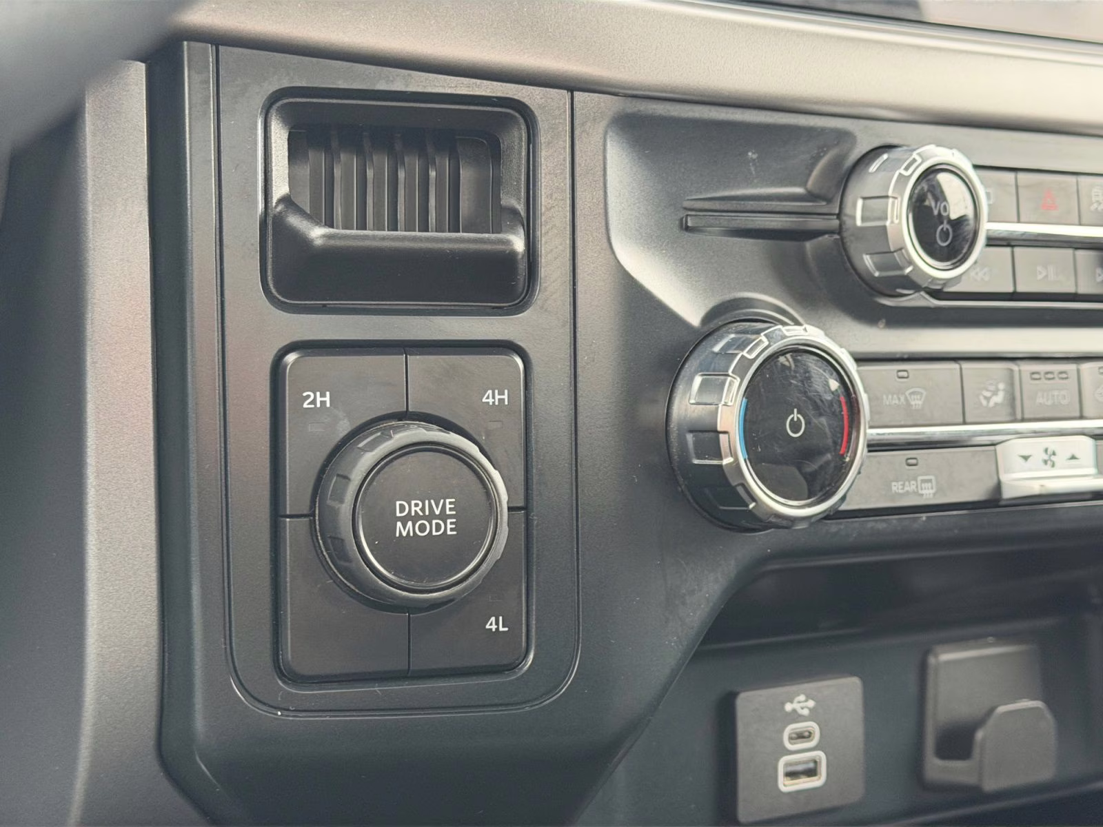 2025 Carbonized Gray Metallic Ford F-150 XLT 4X4 Truck