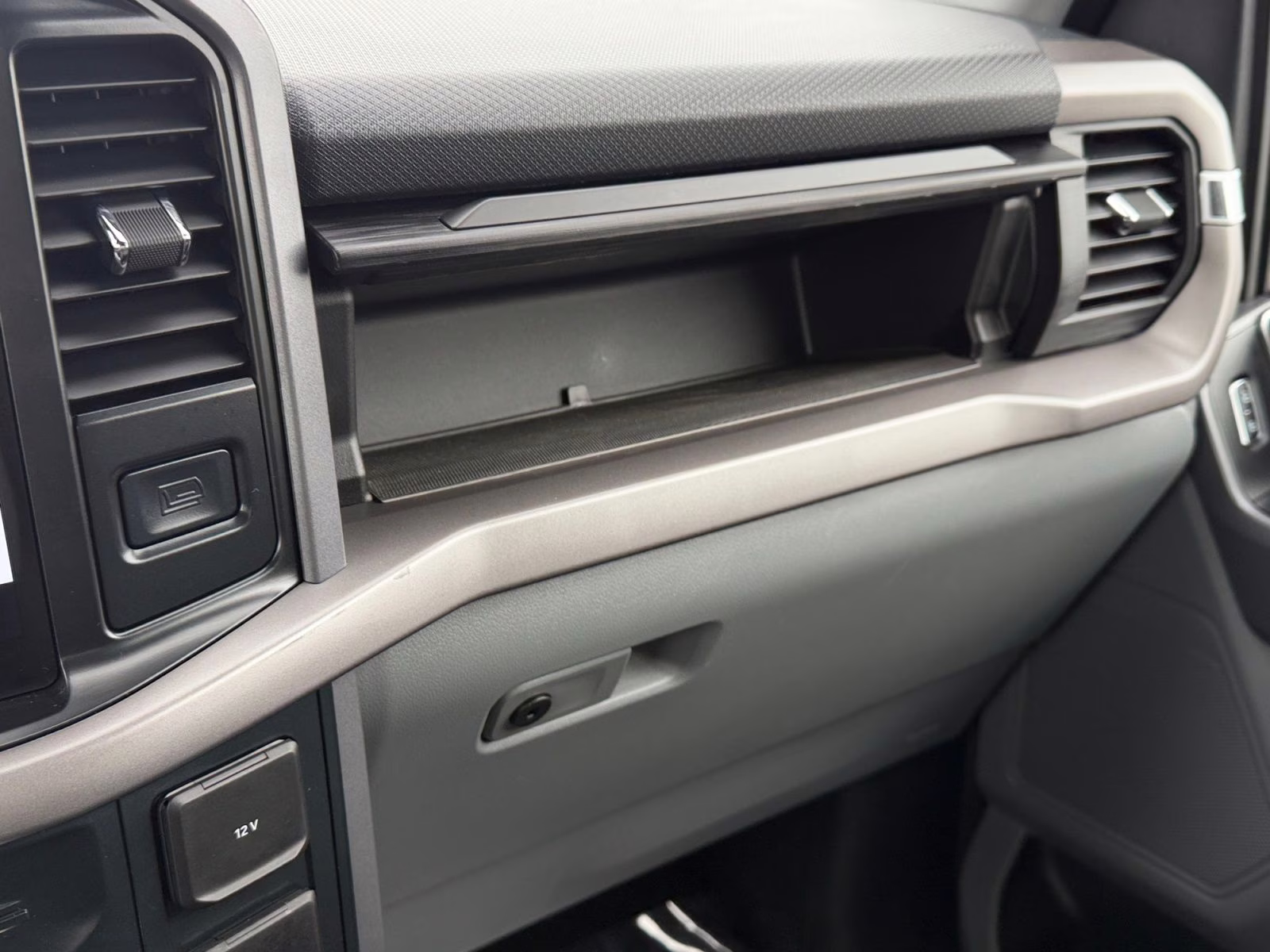 2025 Carbonized Gray Metallic Ford F-150 XLT 4X4 Truck