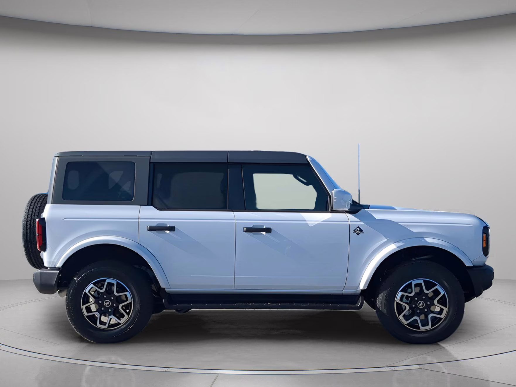 2026 Oxford White Ford Bronco Outer Banks 4X4 Convertible
