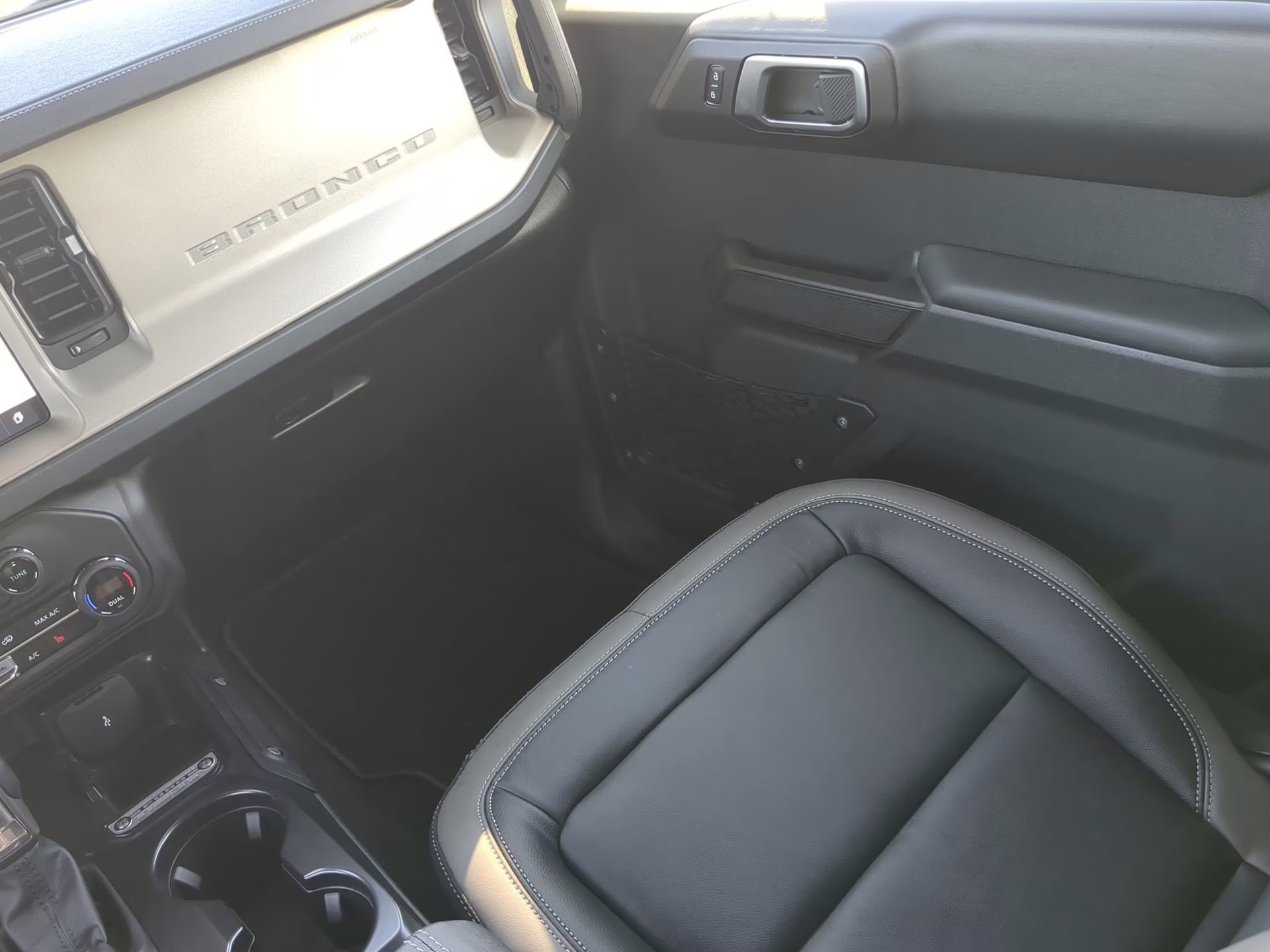 2026 Oxford White Ford Bronco Outer Banks 4X4 Convertible