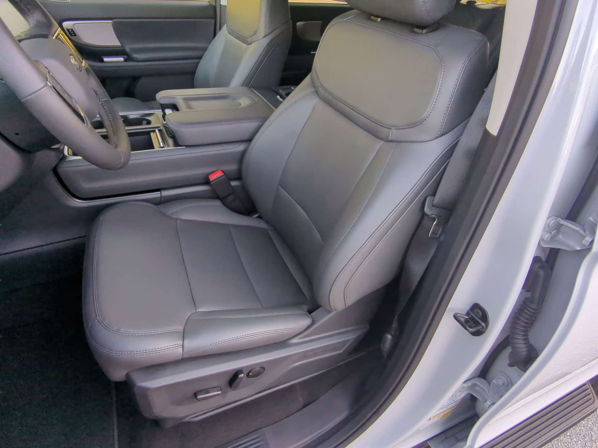 2026 Space Silver Metallic Ford Expedition Active RWD SUV