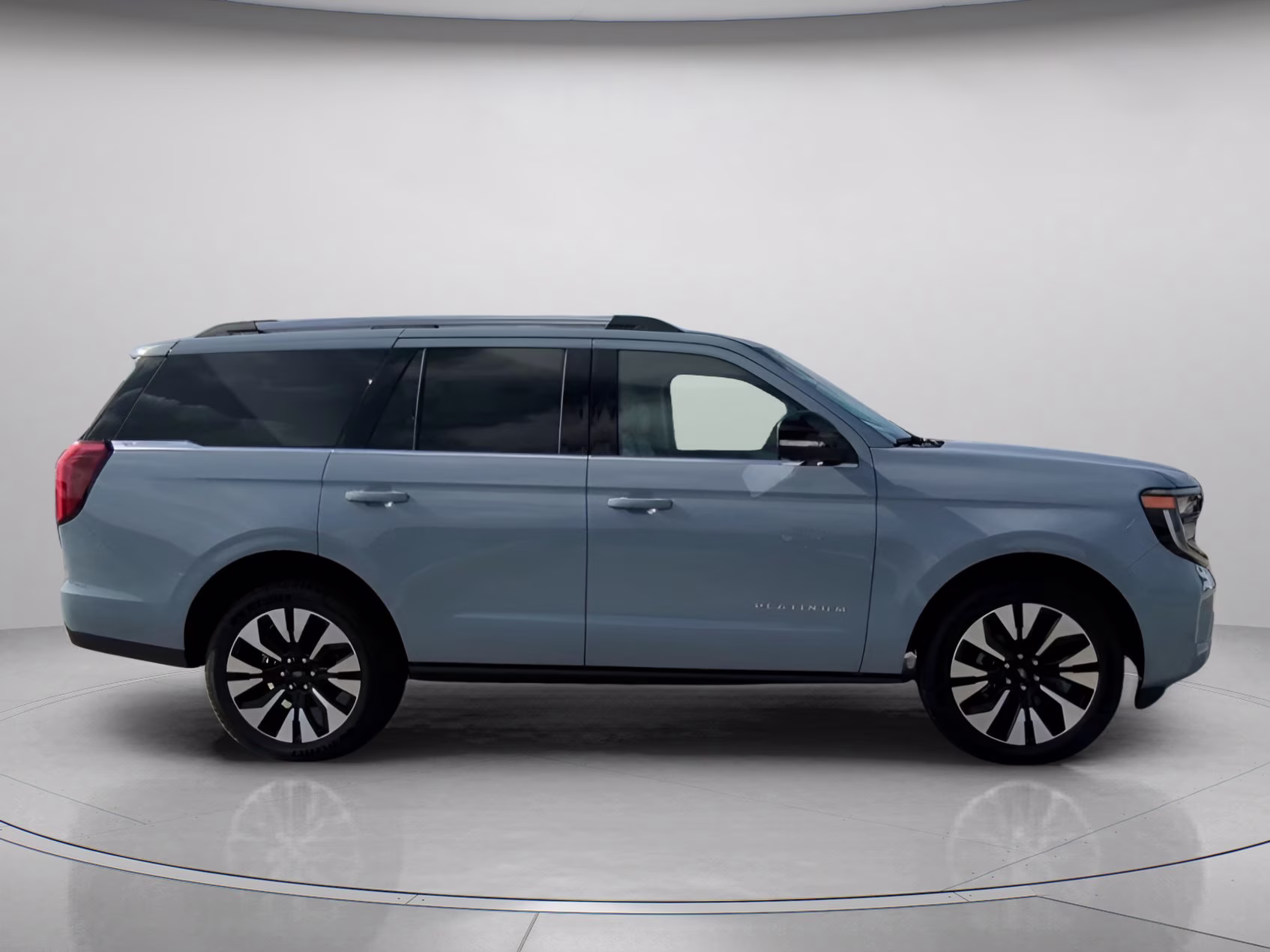 2026 Glacier Gray Metallic Tri-Coat Ford Expedition Platinum 4X4 SUV