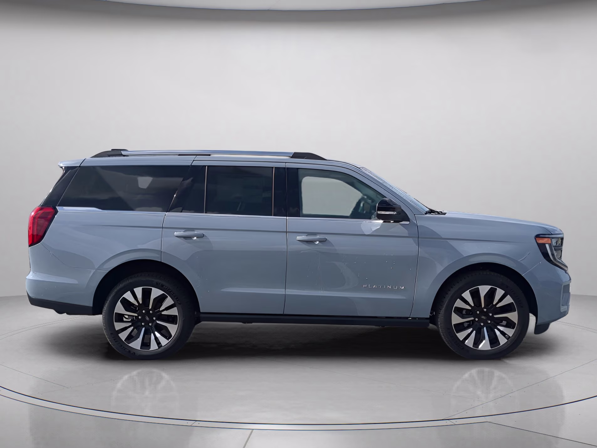 2026 Glacier Gray Metallic Tri-Coat Ford Expedition Platinum 4X4 SUV