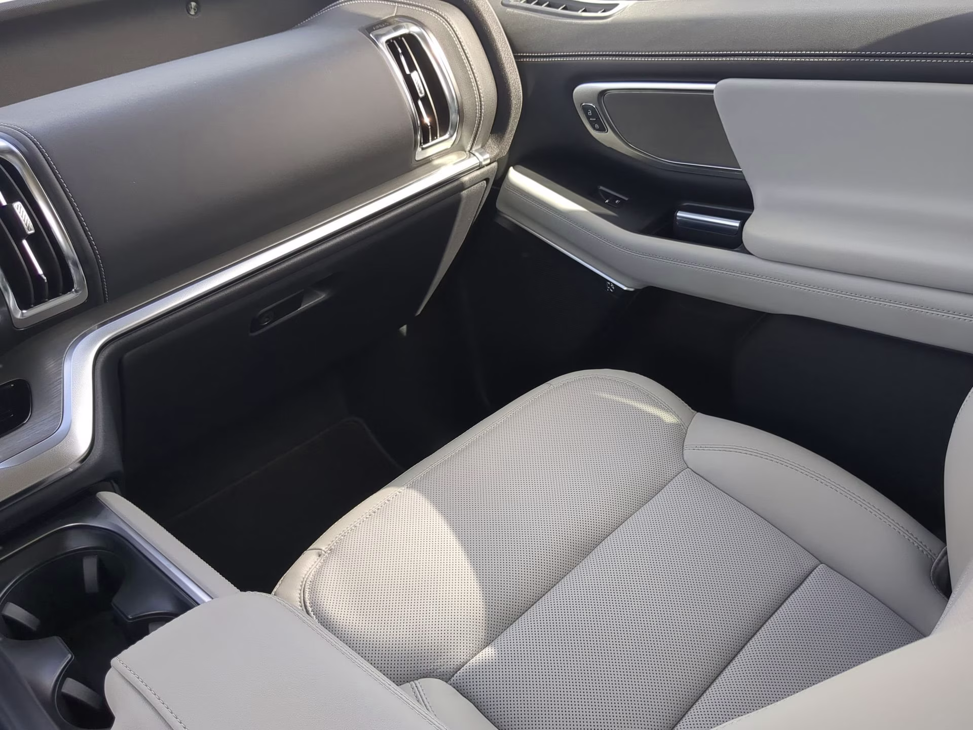 2026 Glacier Gray Metallic Tri-Coat Ford Expedition Platinum 4X4 SUV