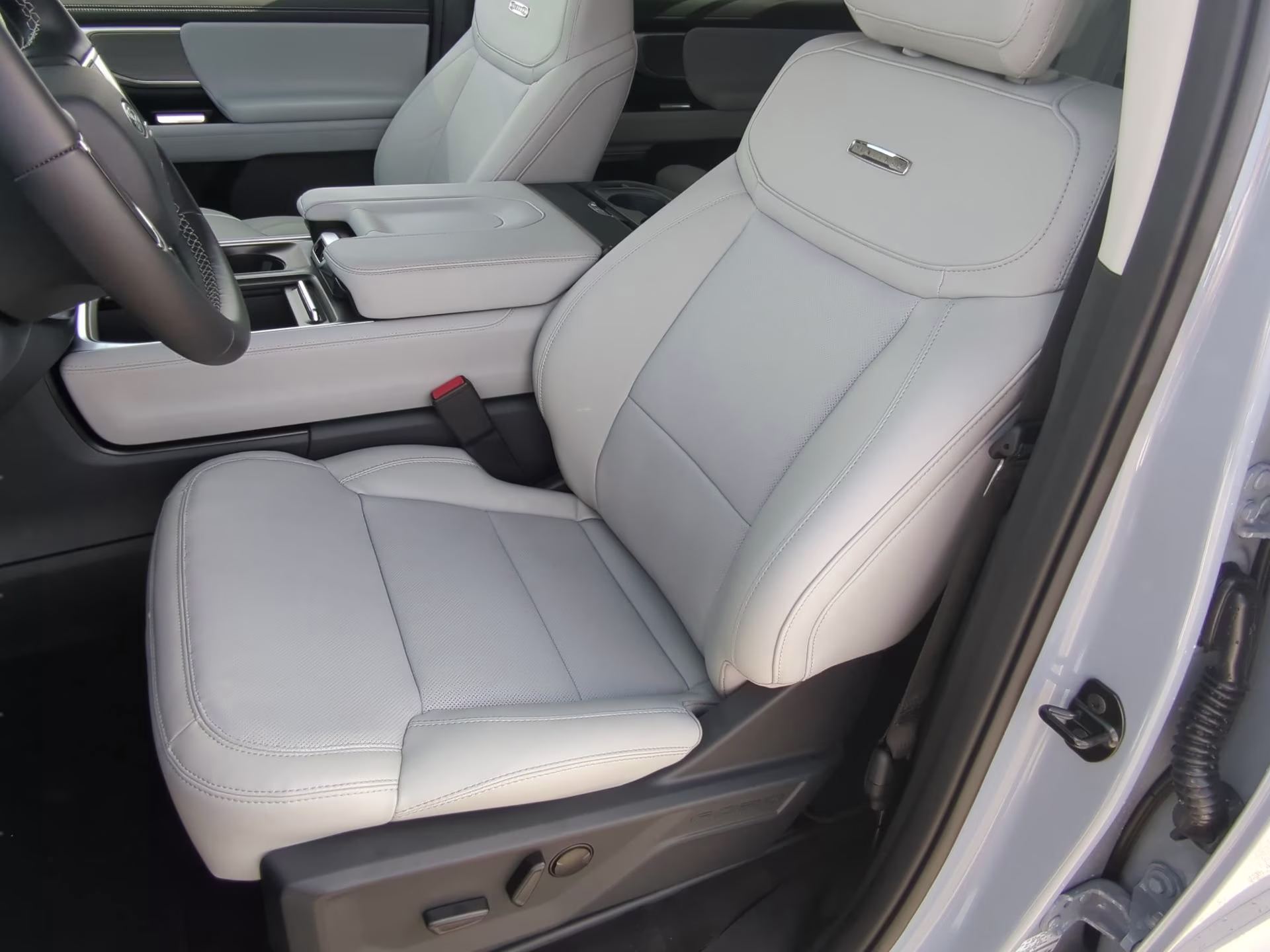 2026 Glacier Gray Metallic Tri-Coat Ford Expedition Platinum 4X4 SUV