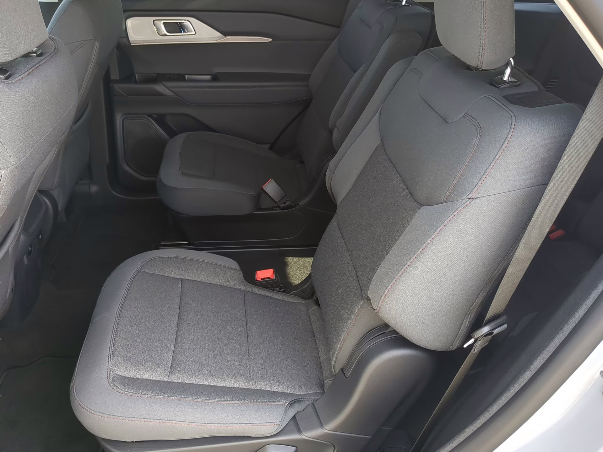 2026 Space White Metallic Ford Explorer Active RWD SUV