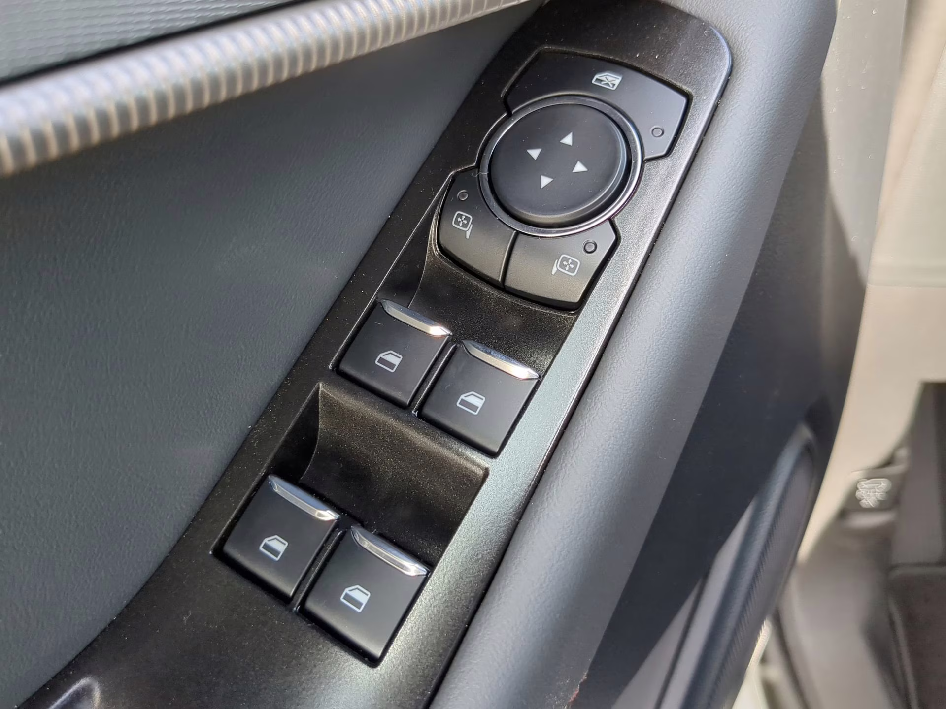 2026 Space White Metallic Ford Explorer Active RWD SUV