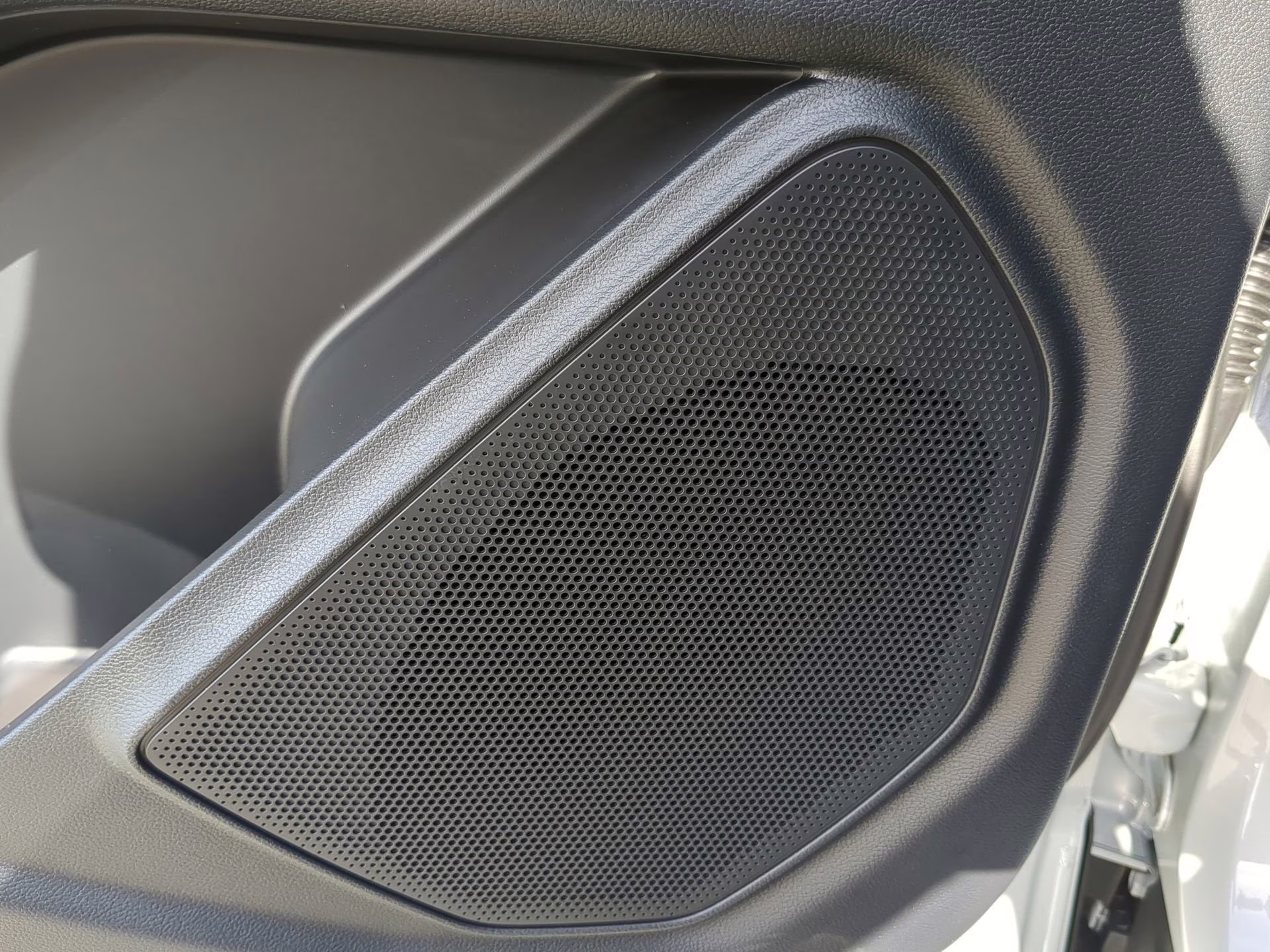 2026 Space White Metallic Ford Explorer Active RWD SUV