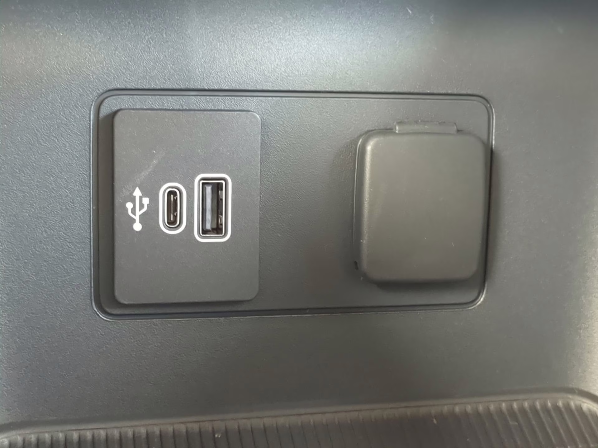 2026 Space White Metallic Ford Explorer Active RWD SUV