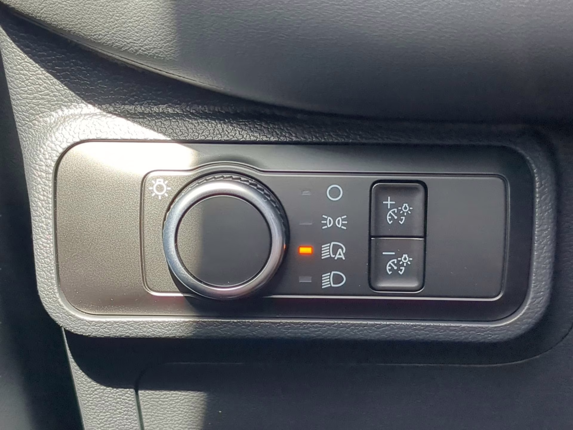 2026 Space White Metallic Ford Explorer Active RWD SUV