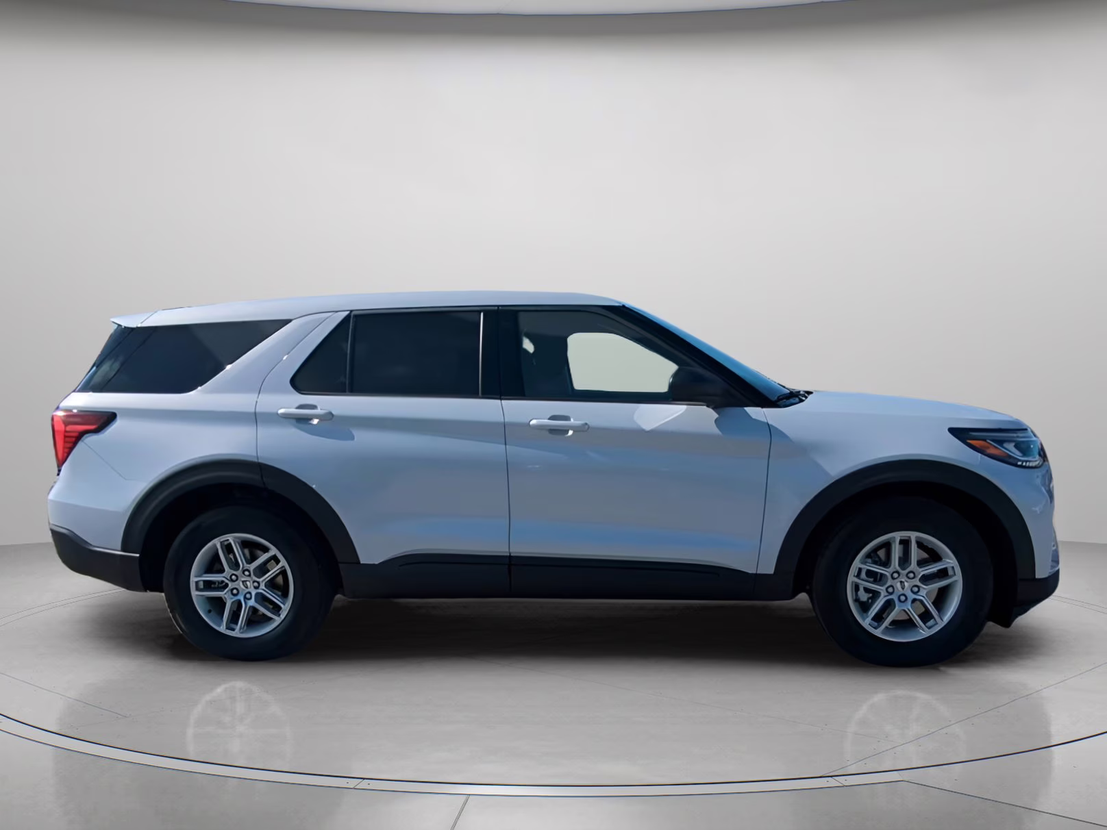 2026 Star White Metallic Tri-Coat Ford Explorer Active w/100A Pkg RWD SUV