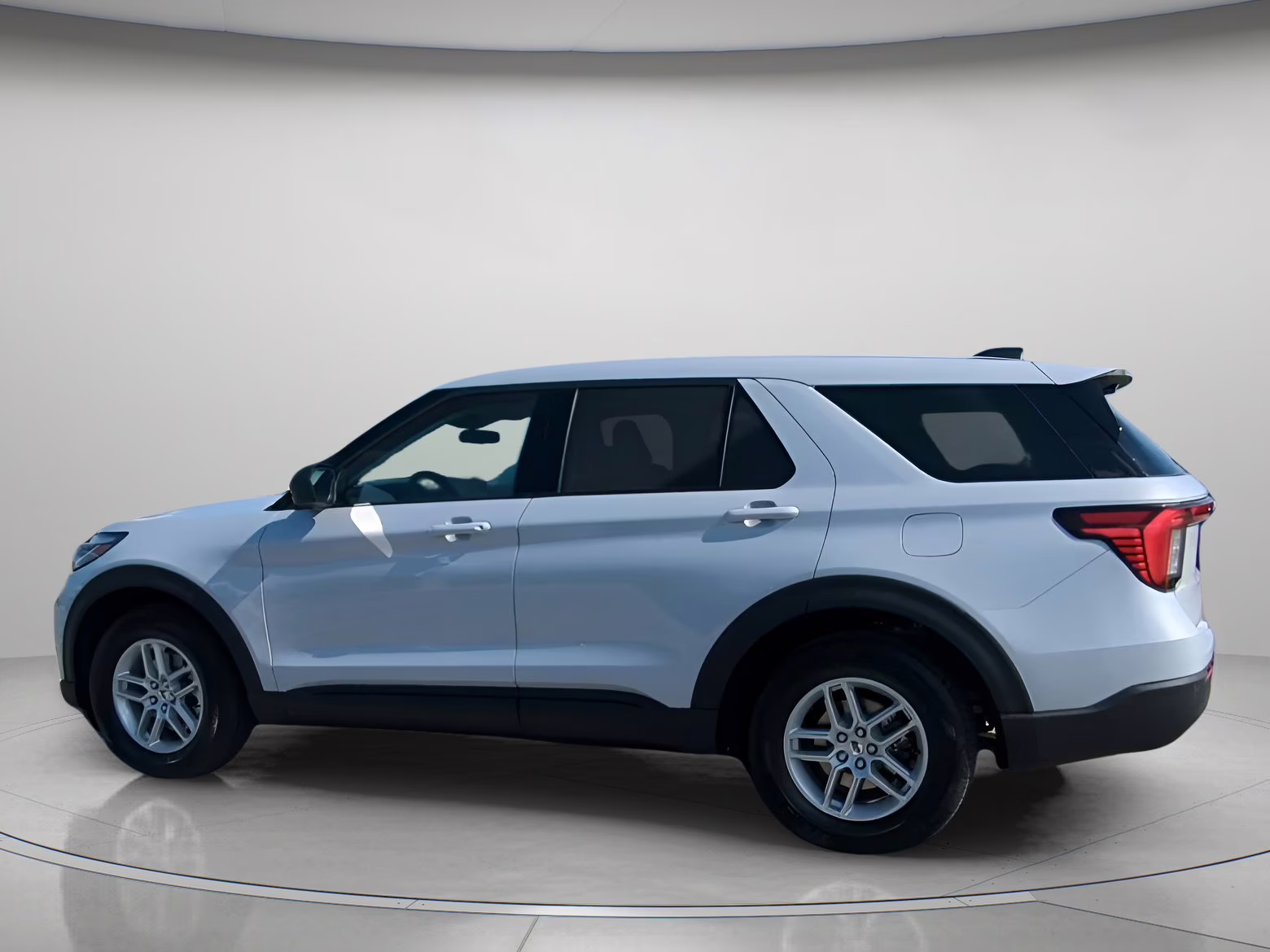 2026 Space White Metallic Ford Explorer Active RWD SUV