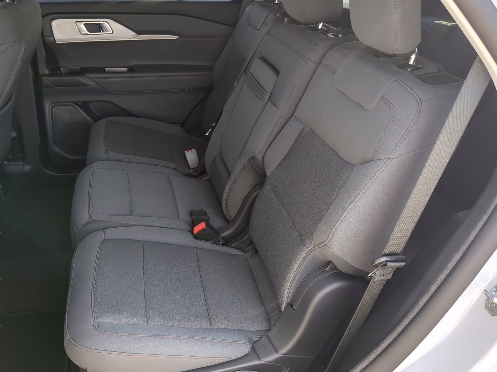 2026 Space White Metallic Ford Explorer Active RWD SUV