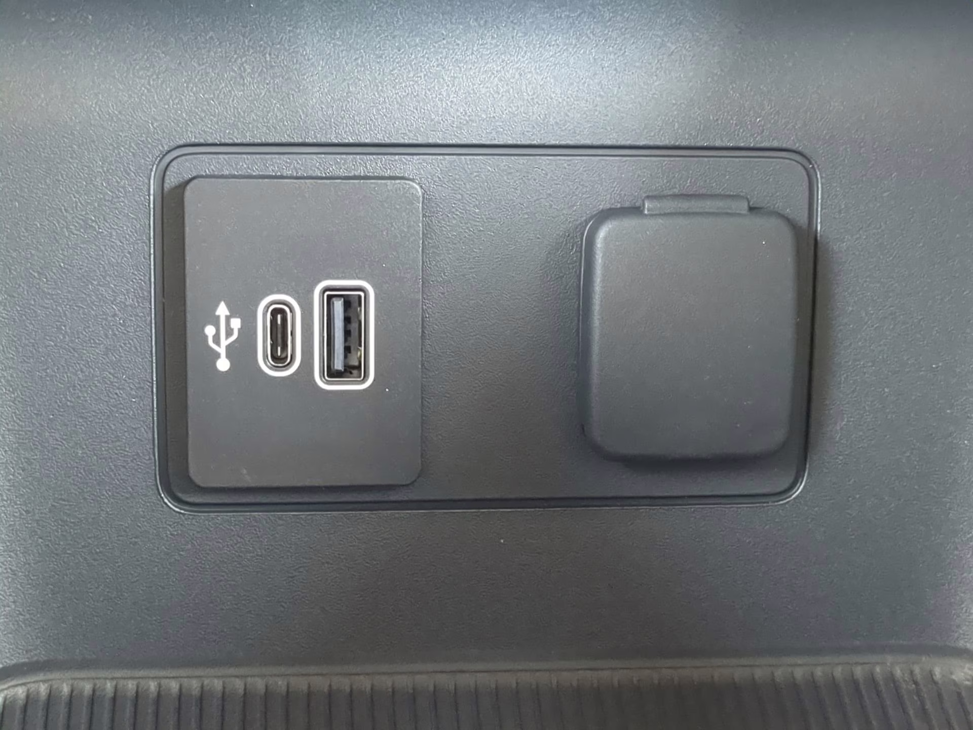 2026 Space White Metallic Ford Explorer Active RWD SUV