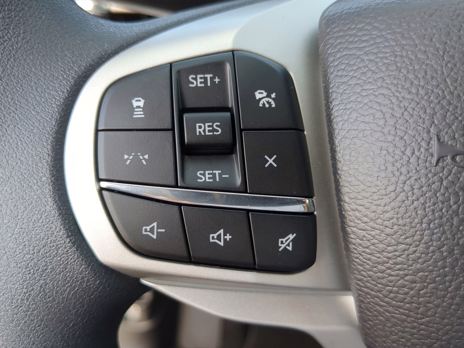 2026 Space White Metallic Ford Explorer Active RWD SUV