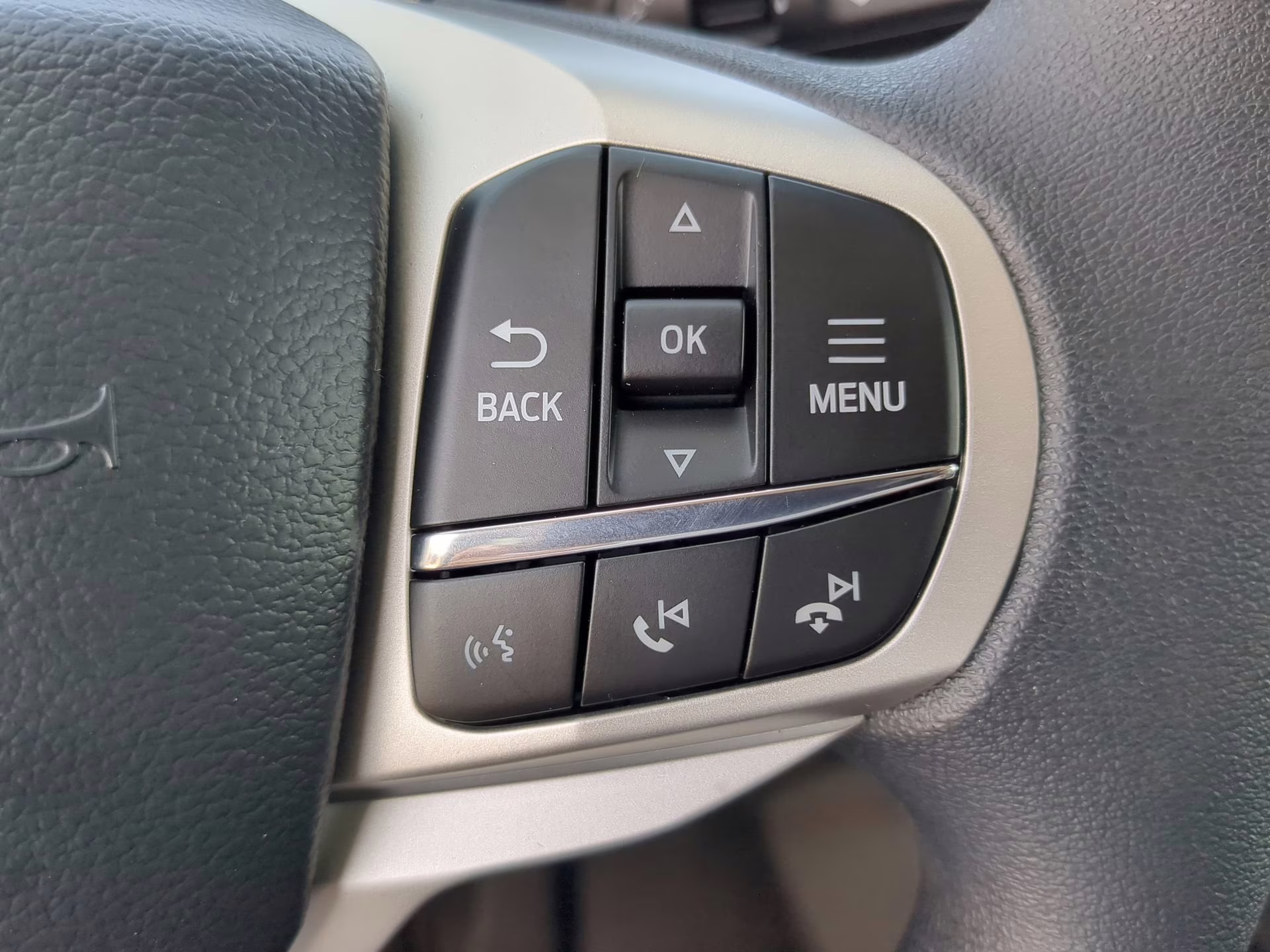 2026 Space White Metallic Ford Explorer Active RWD SUV