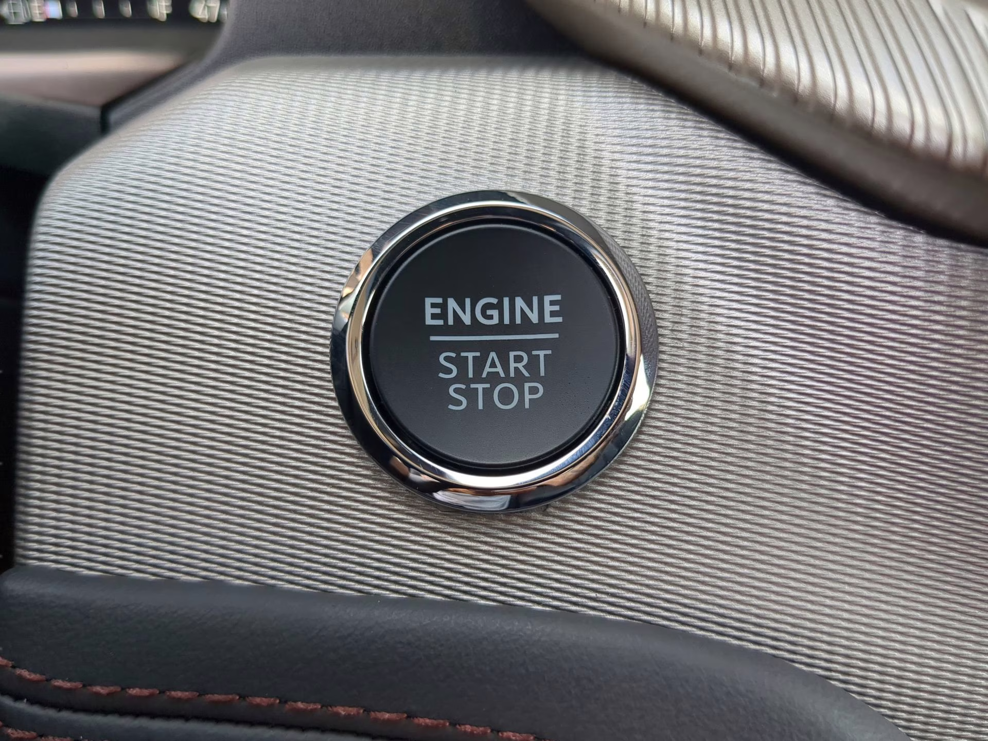 2026 Space White Metallic Ford Explorer Active RWD SUV