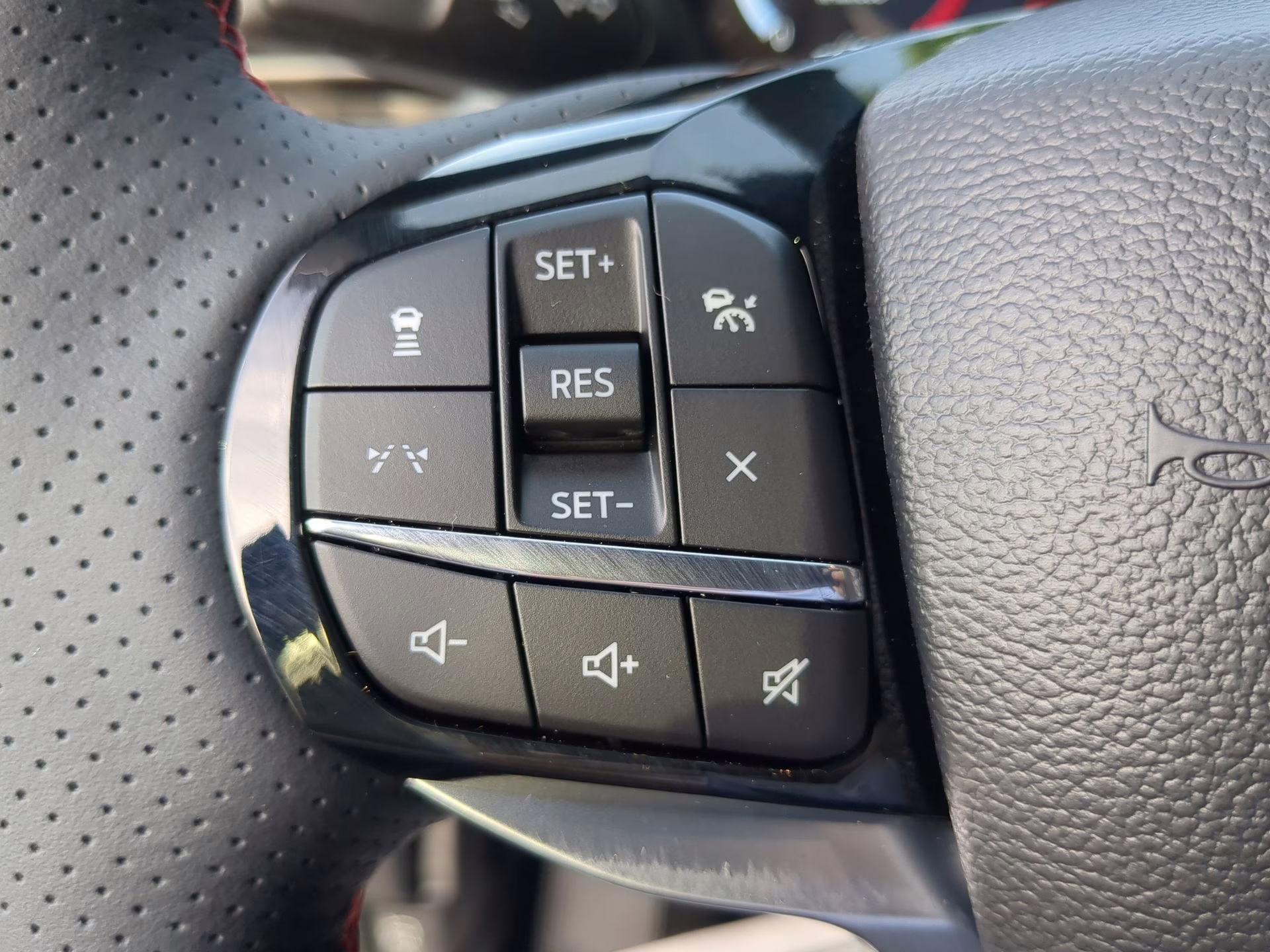 2026 Space White Metallic Ford Explorer ST-Line RWD SUV